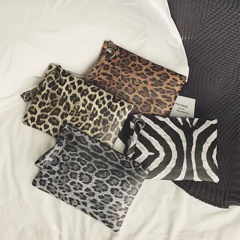 2024 Дамска чанта Мода Жени Леопард Съединител Кофа чанта Messenger чанта Дами Леопард Зебра кожа Simple Crossbody чанта