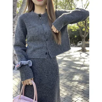 Комплект от две части за жени сладък и ароматен стил, нова плетена пуловер пола елегантна пътуване с дълъг ръкав прост стил универсален