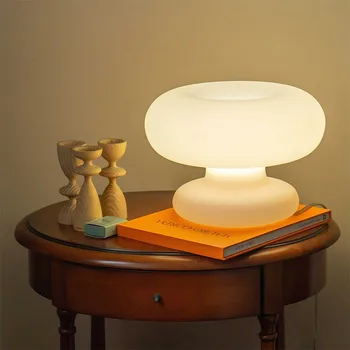 Модерна настолна лампа Италия Дизайнер гъби нощни лампи за хол спалня проучване дома декор осветление Nordic бюро светлина